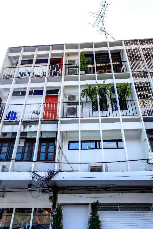 Hidden Habitat - Design Guesthouse Bangkok Exterior foto